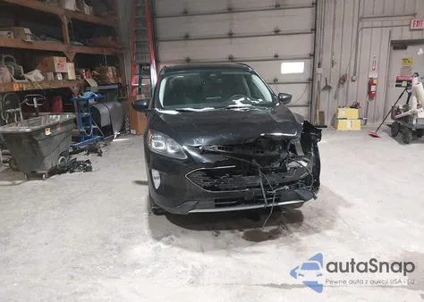 2021 Ford Escape Titanium Hybrid z USA, uszkodzony, nr VIN 1FMCU9DZ8MUB10948